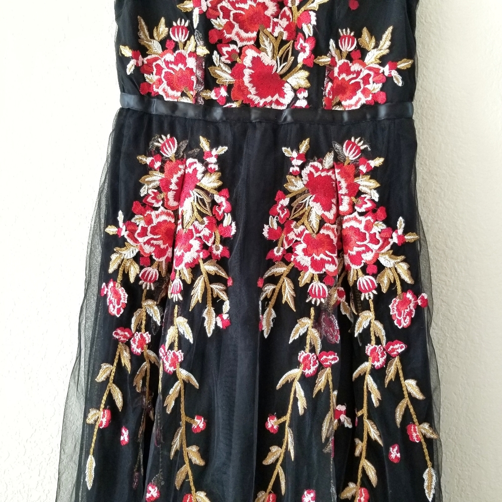 NWT Victorian Trading Co Embroidered Maxi Dress M - Picture 3 of 8